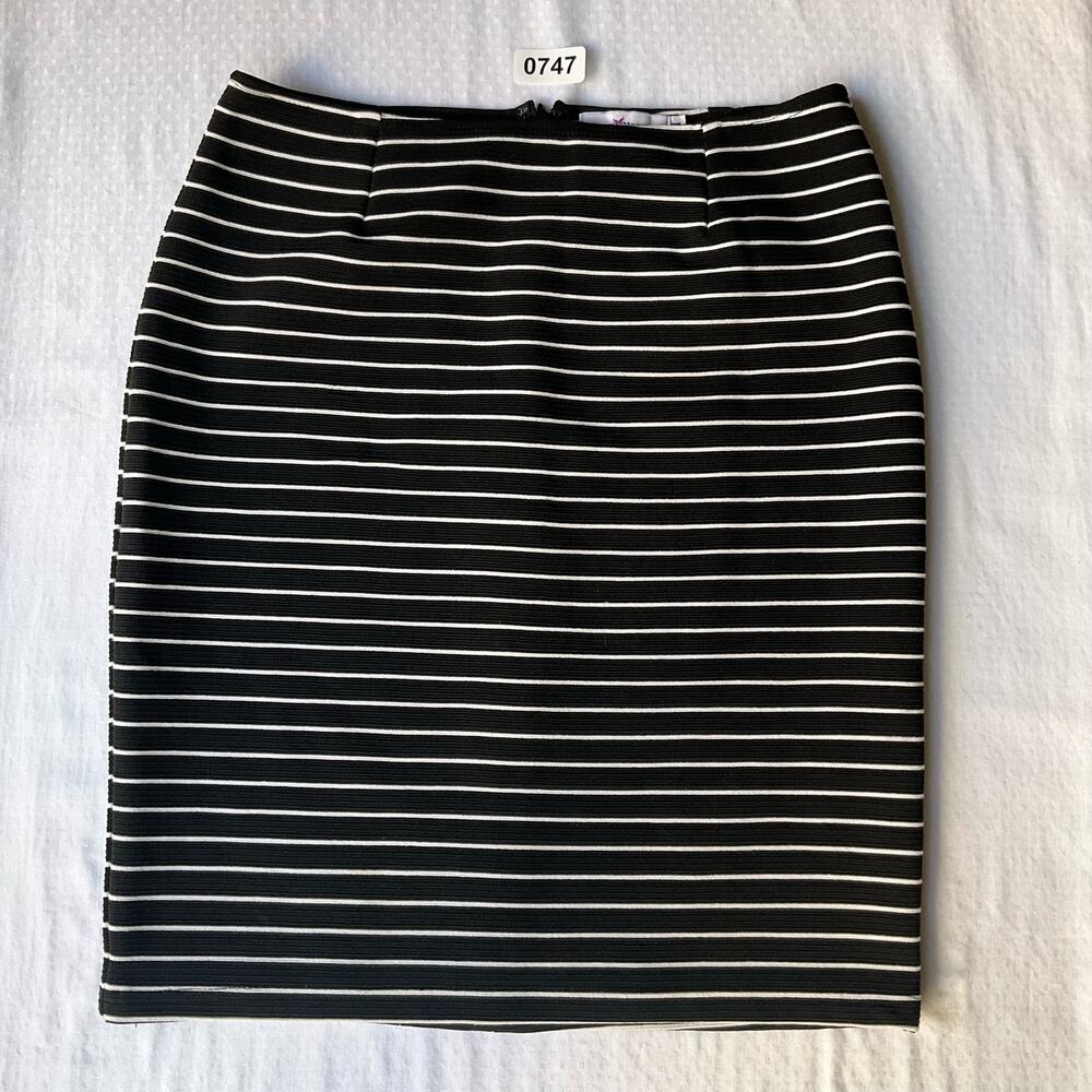 Dainty Hooligan Women’s Basic Sexy Striped Mini Skirt size M, Black & White